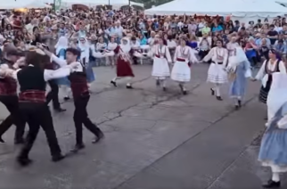 Ελληνόπουλα χορεύουν εντυπωσιακά ζωναράδικο στο Ιλινόις των ΗΠΑ (ΒΙΝΤΕΟ)