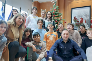 Δήμος Αλεξανδρούπολης: Απ’ τα παιδιά του 9ου Δημοτικού Σχολείου στολίστηκε το Χριστουγεννιάτικο δέντρο