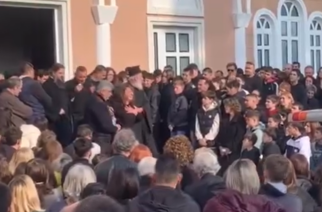 Αλεξανδρούπολη: Σπαραγμός στην κηδεία του αδικοχαμένου 15χρονου Γιάννη